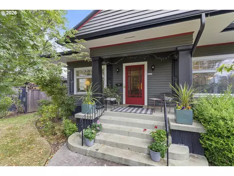 4249 SE Stark St, Portland, OR 97215