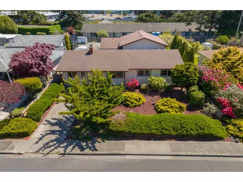 1088 Nopal St, Florence, OR 97439