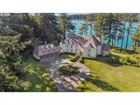 5255 Salal Ct, Florence, OR 97439