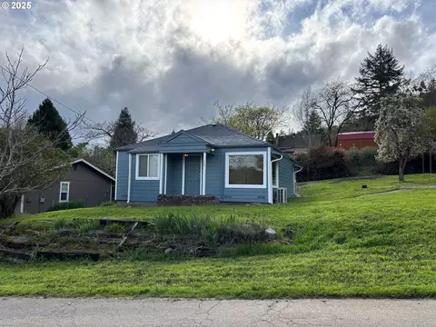 720 NW Nichol Ave, Myrtle Creek, OR 97457