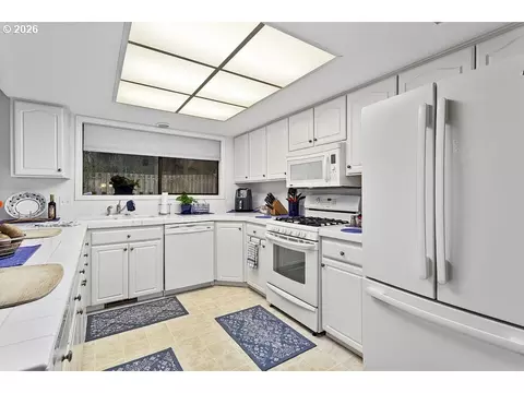 Kitchen - 3788 SE 25th St, Gresham, OR 97080 photo 2 of 5