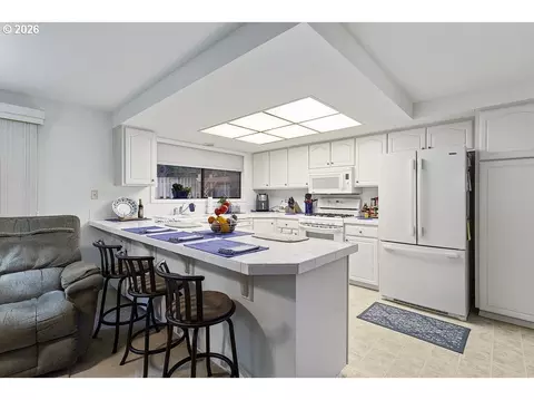 Kitchen - 3788 SE 25th St, Gresham, OR 97080 photo 4 of 5