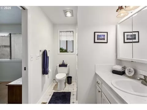 Bath - 3788 SE 25th St, Gresham, OR 97080 photo 2 of 3