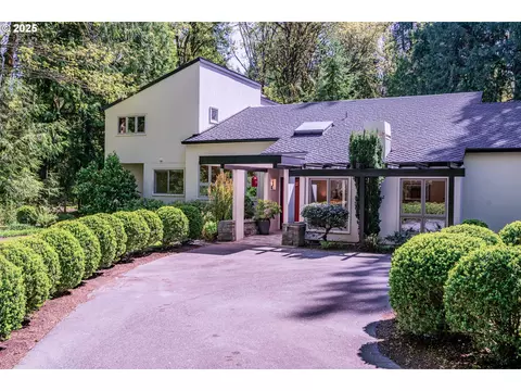21575 SW Saint James Pl, West Linn, OR 97068