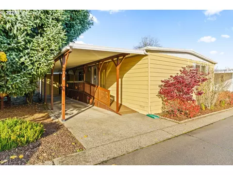 1800 Lakewood Ct #127, Eugene, OR 97402