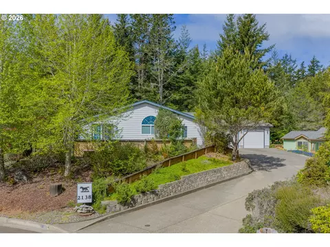 2138 Lynne Dr, North Bend, OR 97459