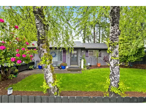 174 Cedar Ln, Gates, OR 97346