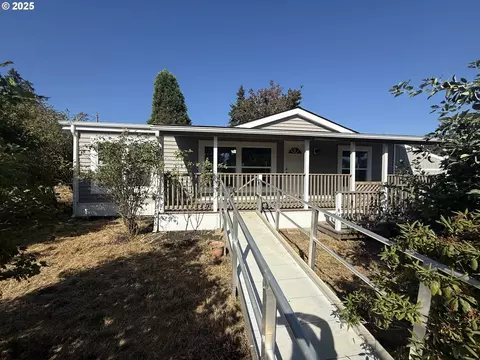 373 Hayhurst Rd, Yoncalla, OR 97499