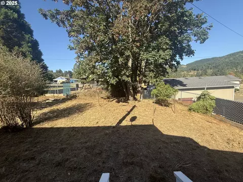373 Hayhurst Rd, Yoncalla, OR 97499 photo 11