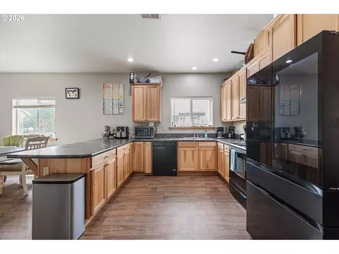 Kitchen - 101 E Park St, Enterprise, OR 97828 photo 3 of 6