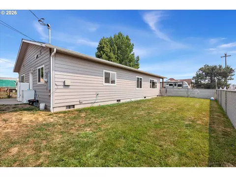 Exterior - 101 E Park St, Enterprise, OR 97828 photo 2 of 6
