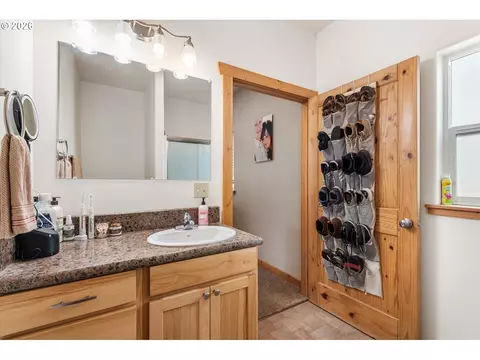 Bath - 101 E Park St, Enterprise, OR 97828 photo 3 of 3
