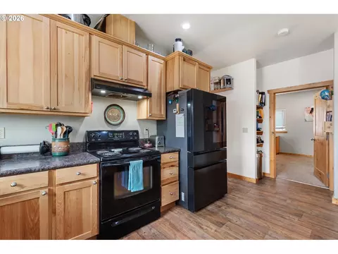 Kitchen - 101 E Park St, Enterprise, OR 97828 photo 5 of 6