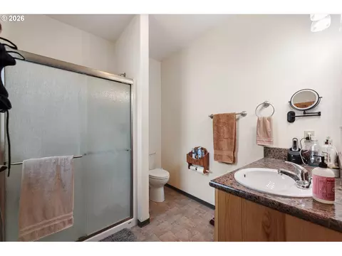 Bath - 101 E Park St, Enterprise, OR 97828 photo 2 of 3