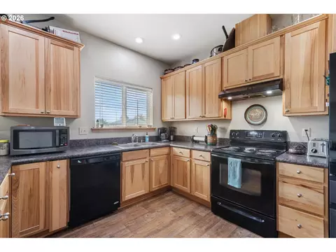 Kitchen - 101 E Park St, Enterprise, OR 97828 photo 4 of 6