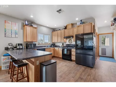 Kitchen - 101 E Park St, Enterprise, OR 97828 photo 2 of 6
