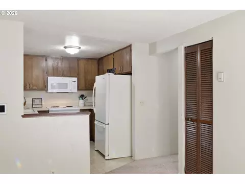 Kitchen - 2883 Timberline Dr, Eugene, OR 97405 photo 5 of 5