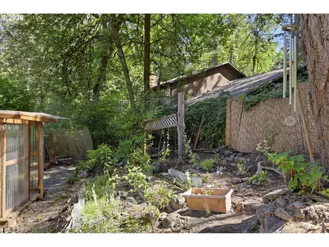Exterior - 2883 Timberline Dr, Eugene, OR 97405 photo 12 of 17