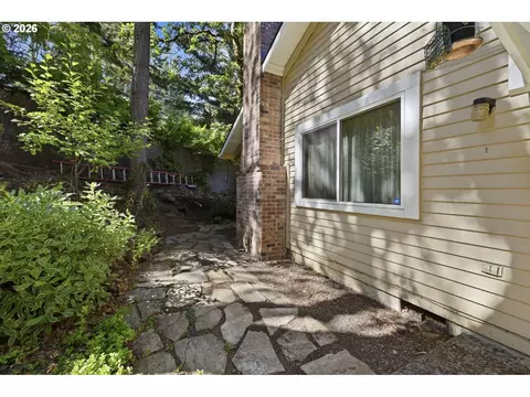 Exterior - 2883 Timberline Dr, Eugene, OR 97405 photo 5 of 17