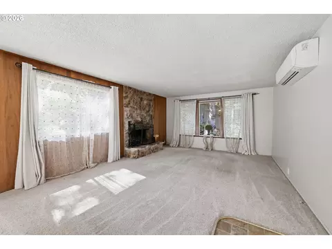 Living - 2883 Timberline Dr, Eugene, OR 97405 photo 1 of 5