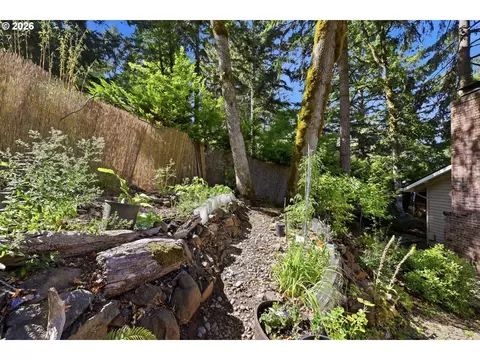 Exterior - 2883 Timberline Dr, Eugene, OR 97405 photo 16 of 17