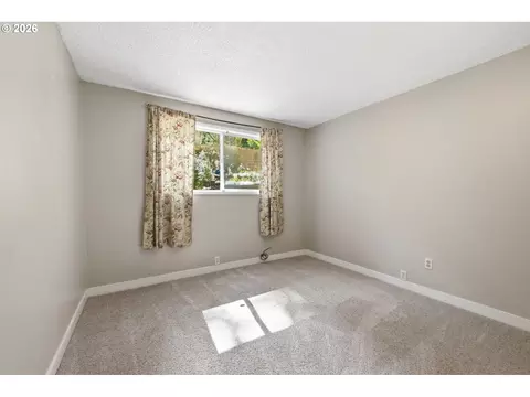 Bedroom - 2883 Timberline Dr, Eugene, OR 97405 photo 5 of 6