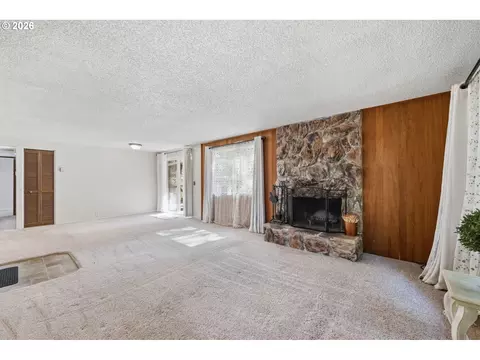 Living - 2883 Timberline Dr, Eugene, OR 97405 photo 3 of 5