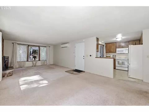 Living - 2883 Timberline Dr, Eugene, OR 97405 photo 5 of 5