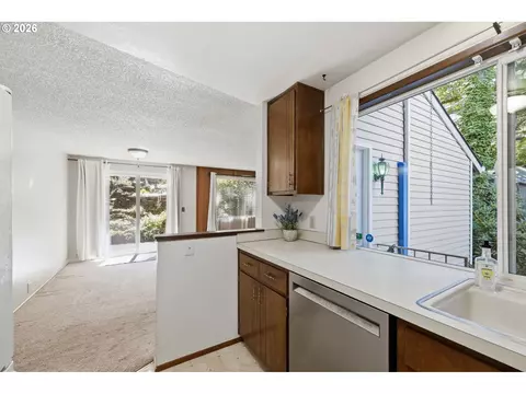 Kitchen - 2883 Timberline Dr, Eugene, OR 97405 photo 3 of 5