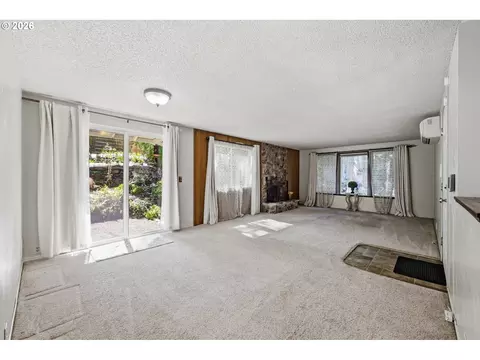 Living - 2883 Timberline Dr, Eugene, OR 97405 photo 4 of 5