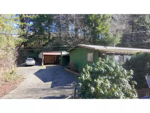 519 Wright Creek Rd, Toledo, OR 97391