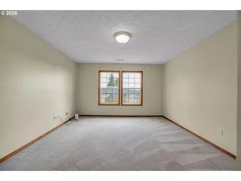 Bedroom - 1802 NW Bella Vista Ave, Gresham, OR 97030 photo 3 of 6