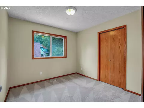 Bedroom - 1802 NW Bella Vista Ave, Gresham, OR 97030 photo 6 of 6