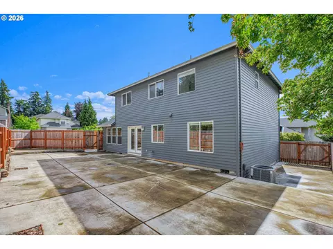 Exterior - 1802 NW Bella Vista Ave, Gresham, OR 97030 photo 2 of 6
