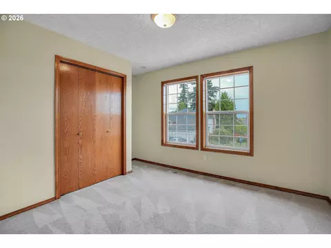 Bedroom - 1802 NW Bella Vista Ave, Gresham, OR 97030 photo 4 of 6