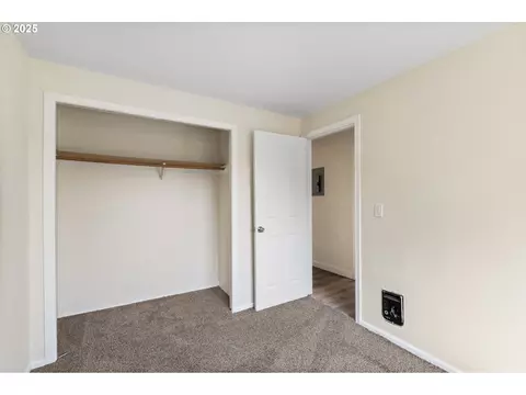 Bedroom - 351 40th St, Springfield, OR 97478 photo 1 of 5