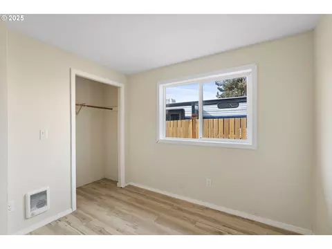Bedroom - 351 40th St, Springfield, OR 97478 photo 5 of 5