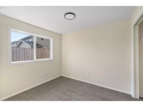 Bedroom - 351 40th St, Springfield, OR 97478 photo 3 of 5