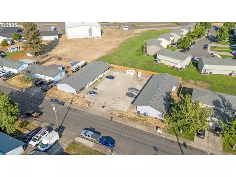 View/Area - 351 40th St, Springfield, OR 97478 photo 2 of 7