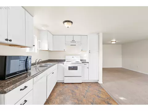 Kitchen - 709 SW 16th St, Pendleton, OR 97801 photo 1 of 2