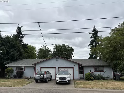 410 SE 412 Se Nursery St, Amity, OR 97101