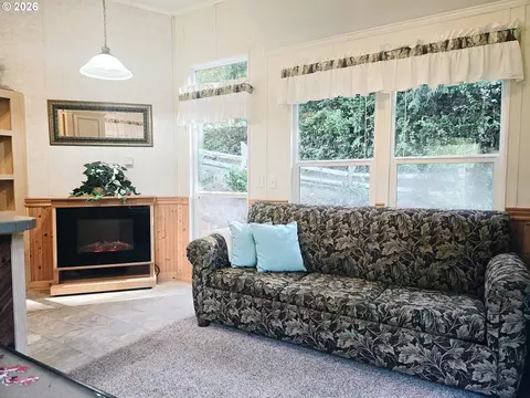 89491 Sutton Pl, Florence, OR 97439 photo 3