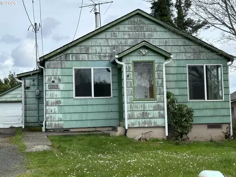 1221 S 8th Ct, Coos Bay, OR 97420