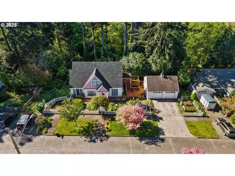 891 E 1st St, Coquille, OR 97423