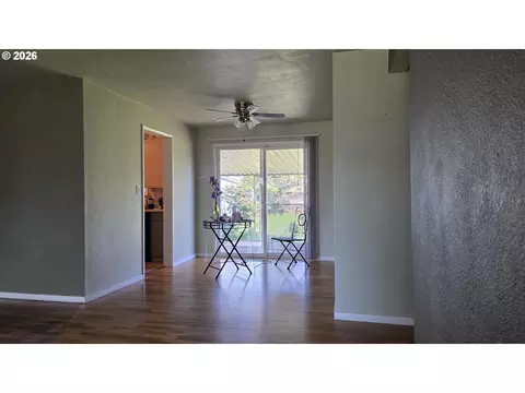 Living - 1047 Baxter St, Eugene, OR 97402 photo 5 of 7