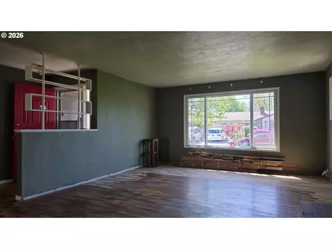 Living - 1047 Baxter St, Eugene, OR 97402 photo 2 of 7