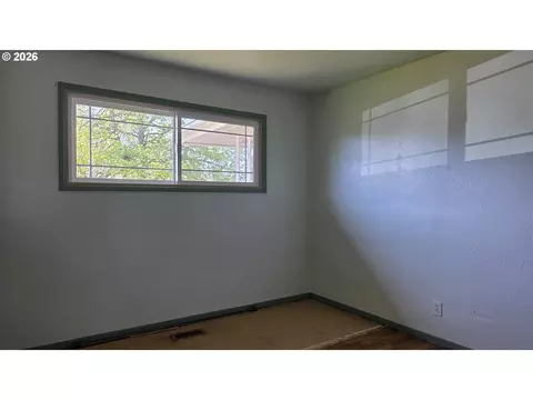 Bedroom - 1047 Baxter St, Eugene, OR 97402 photo 3 of 5