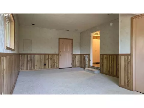Living - 1047 Baxter St, Eugene, OR 97402 photo 6 of 7
