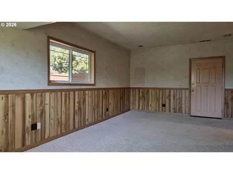 Living - 1047 Baxter St, Eugene, OR 97402 photo 7 of 7