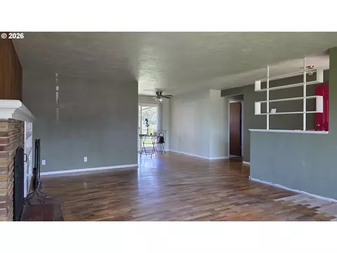 Living - 1047 Baxter St, Eugene, OR 97402 photo 3 of 7